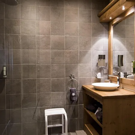 Chalet Familial La Griotte Avec Piscine *